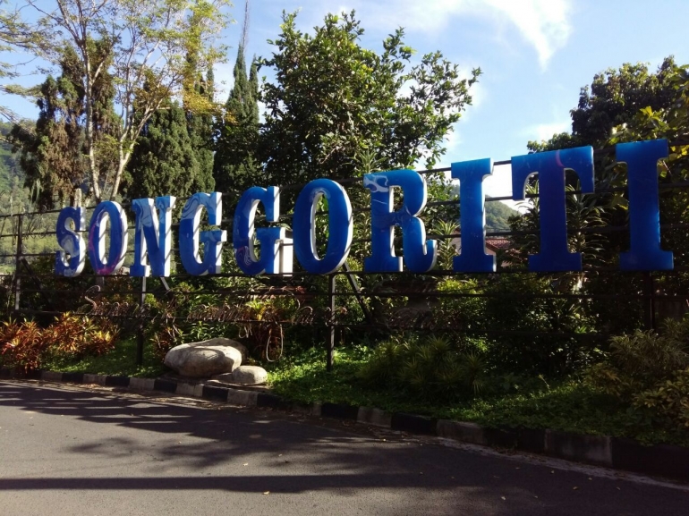 Gerbang Masuk Kawasan Wisata Songgoriti (Photo DokPri / Novy29 dong...)