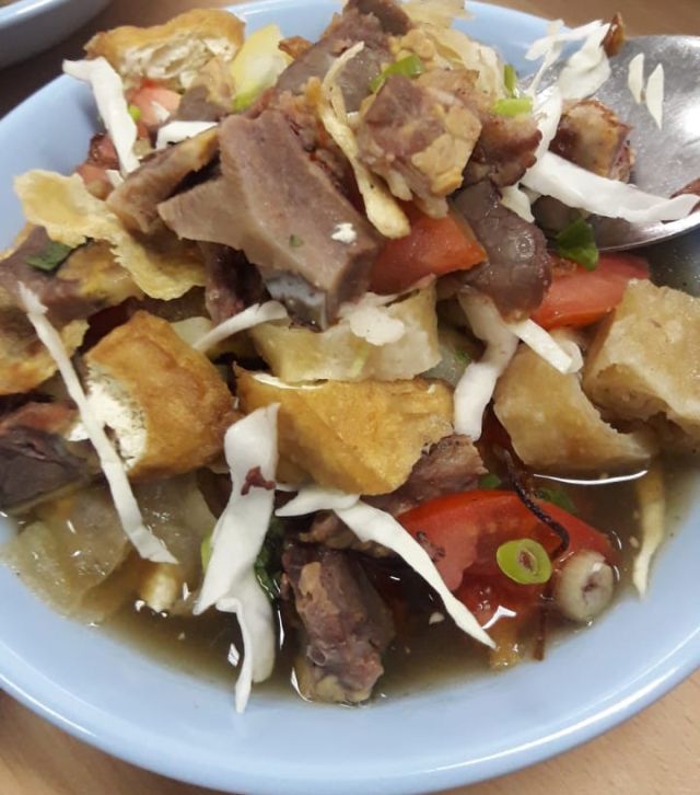 soto mie yang hangat dan gurih (dokpri)