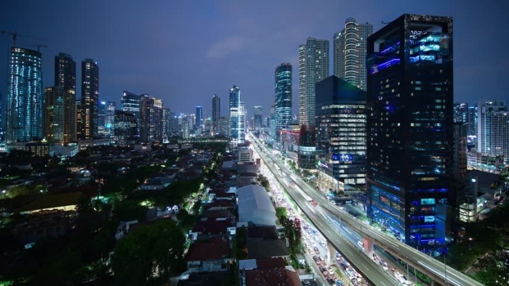 Pemandangan Jakarta pada malam hari. Sumber gambar: Shutterstock