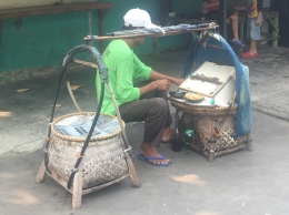 Penjual Tahu Gejrot Keliling. (Foto: Dokumentasi Pribadi)