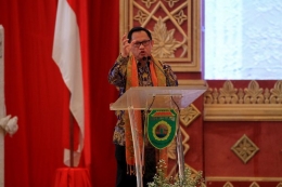Menteri Dalam Negeri (Mendagri) Tito Karnavian saat memberikan paparan dalam rapat kerja perecepatan penyaluran dan pengelolaan dana desa di Palembang, Sumatera Selatan, Jumat (28/2/2020). (KOMPAS.com/AJI YK PUTRA)