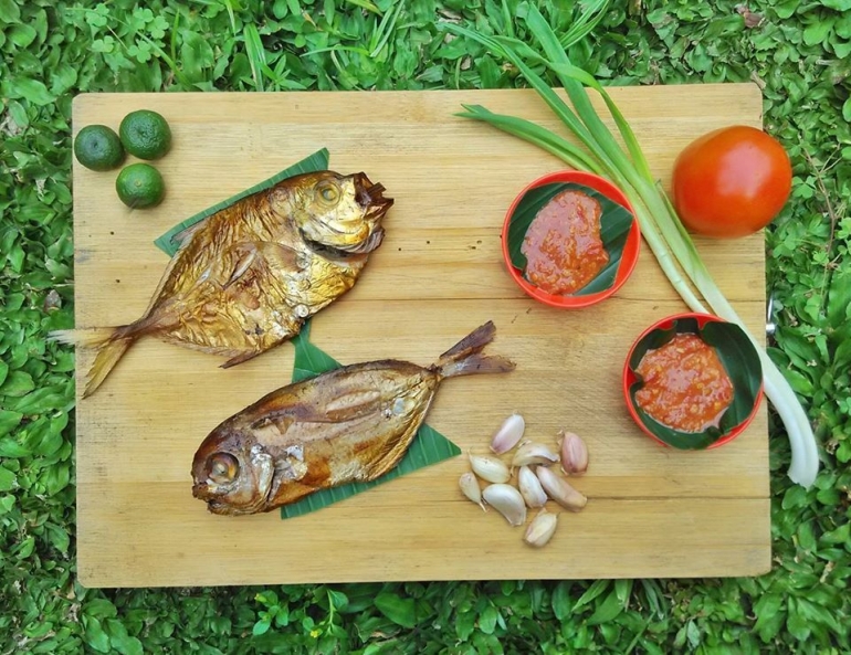 Ikan Marmoyo asap, menu favorit penggemar kuliner ikan (sumber gambar: facebook.com/GombalAsap)
