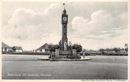 SEPI. Jam ditempatkan di area kota yang sepi 1930 | Foto KITLV Leiden 
