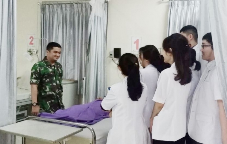 Memberikan pengarahan pada para dokter muda di Rumkital Cilandak | dokpri