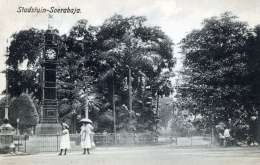 Jam Inggris dan Taman Kota 1910 | foto: monumen kolonial