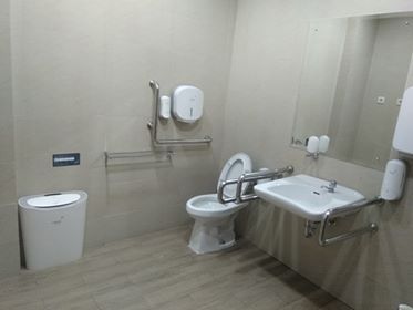 Toilet disabilitas di stasiun LRT