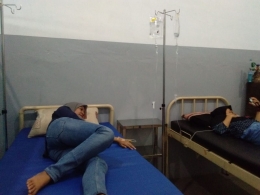 Salah seorang pasien di ruang perawatan Bidan Ani Ristiani di Cijeruk, Kab.Bogor, Jawa Barat, Senin (24/02/2020) yang sedang di rawat karena mengalami demam tinggi. Dok. Zafira Putri/55 SV IPB