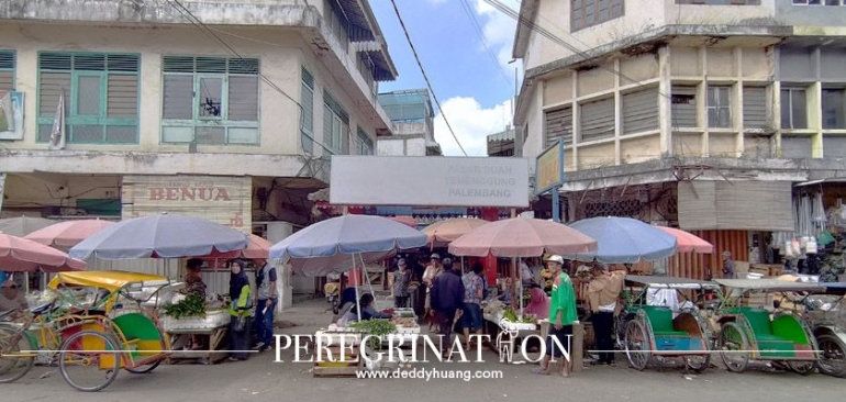 Pasar Buah Temenggung Palembang (Foto: deddyhuang.com)