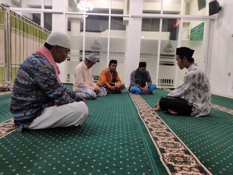 Menjelaskan makna-makna Qur'an kepada masyarakat (dok. pribadi)