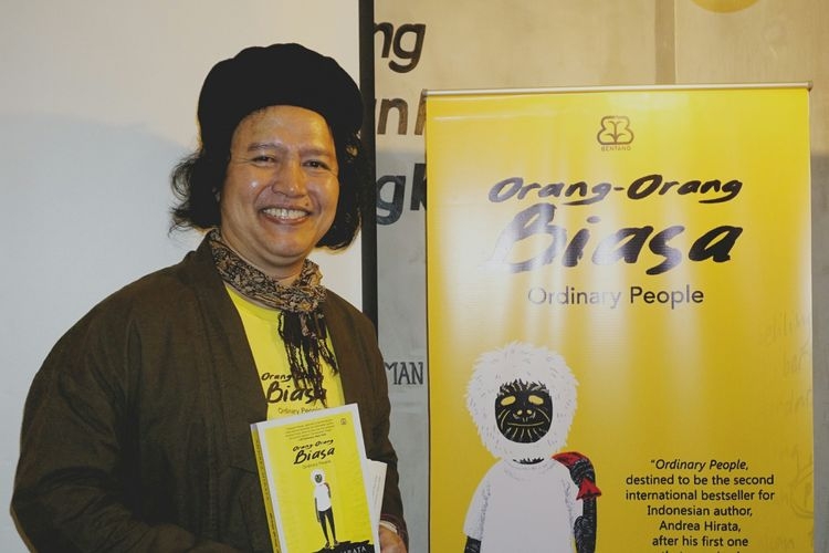 Penulis novel Andrea Hirata dalam jumpa pers peluncuran novel Orang-orang Biasa di Diskusi Kopi, Setiabudi, Jakarta Selatan, Kamis (28/3/2019). (Foto: KOMPAS.com/DIAN REINIS KUMAMPUNG)