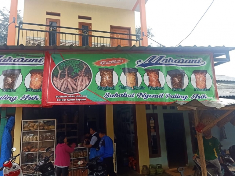 Toko Keripik Maharani yang menjadi produk UMKM yang beralamat di Jl.Raya Nanggerang, Nanggerang., Tajur Halang, Bogor, Jawa Barat 16320, (25/02/20).
