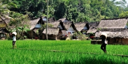 Sumber ilustrasi: Kampung Naga. KOMPAS.com | BARRY KUSUMA