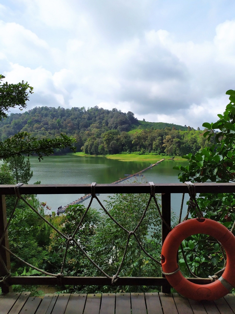 Tenangnya danau Situ Patenggang yang dulu pernah jadi tempat lokasi film 