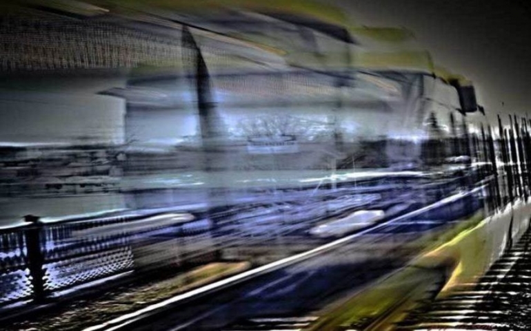 (ilustrasi "GHOST TRAIN" oleh panache2620. Sumber: TheOldie.co.uk)