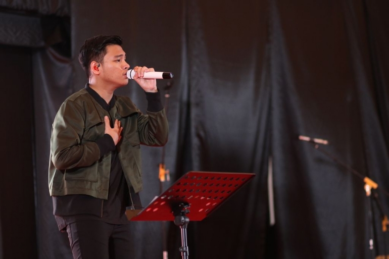 Artha meris simbolon bersama Maleena and Friends di Christmas Charity Concert 2018