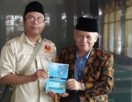 Penulis kompasiana Lukman bersama dengan penulis buku Bermuhammadiyah dengan ceria Prof.Dr. HM Dailamy SP--dokpri