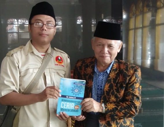 Penulis kompasiana Lukman bersama dengan penulis buku Bermuhammadiyah dengan ceria Prof.Dr. HM Dailamy SP--dokpri