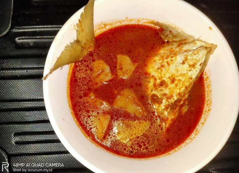 Ikan Asam Pedas khas Tanjungpinang yang dijual di Vita Bread Pasar Cahaya Garden. | Dokumentasi Pribadi