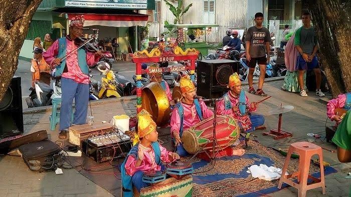 Banjarmasin Post - Tribunnews.com Ngamen di Siring Tendean, Grup Musik Panting Saraba Sanggam Pernah ...