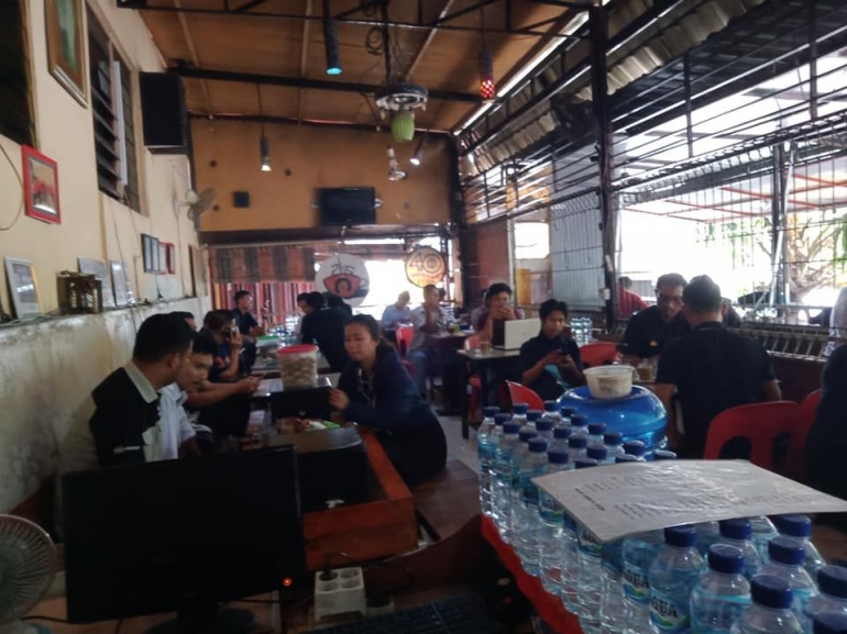 Komunitas Warkop Makassar (Sumber: Saleh Ibarahim)