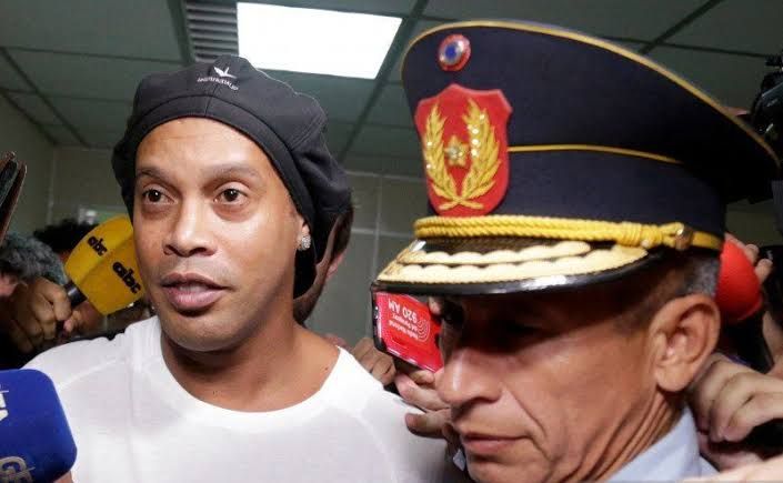 Ronaldinho ditangkap kepolisian Paraguay (pikiran-rakyat.com)