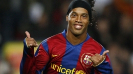 Ronaldinho saat masih membela FC Barcelona| Sumber: Getty Images via striker.id