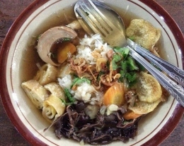 timlo Solo disajikan hangat, salah satu kuliner kekayaan Indonesia. (sumber: Instagram.com |@kuliner.neng.solo