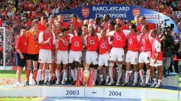 Arsenal juara Liga Inggris 2003-2004 | jurnalisbola.com