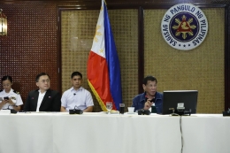 Presiden Duterte melakukan konfrensi pers menjelaskan proses karantina di kota Manila. Sumber foto: ABS-CBN News.