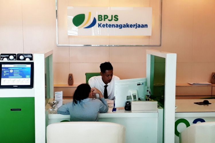 Suasana pelayanan di BP Jamsostek | Sumber: Kompas.com/Muh. Amran Amir