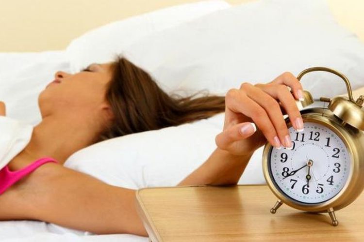 Ilustrasi mengabaikan bunyi alarm. (sumber: shutterstock)
