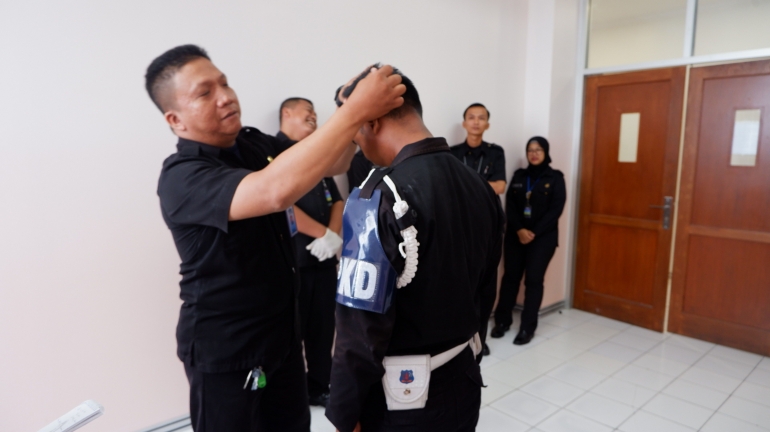 Deskripsi : Pelatihan Spot Check Badan / Tubuh Untuk menghindari penyelundupan barang haram ke Instalasi MPE dan Rehabilitasi RSKO Jakarta I Sumber Foto : dokpri