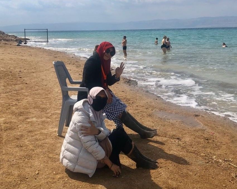 Treatment kecantikan gratis yang disediakan alam di Laut Mati, Yordania. (Foto: Avee UTM)