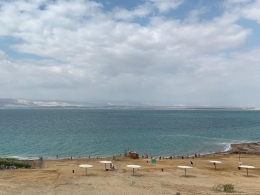Pantai Laut Mati disaksikan dari Amman Beach Resort. (Foto: Ghifari Ramadhan Fadli)