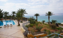 Amman Beach Resort di Laut Mati, Yordania. (Foto: Leo Kencono)