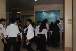 Anak sekolah berkunjung ke Museum Lambung Mangkurat (dokpri)