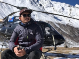 Menaiki helikopter hanya membutuhkan waktu selama 20 menit dari Kathmandu