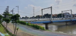 Ke arah hilir Jembatan Banjir Kanal (dok pri)