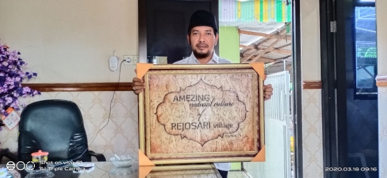 Kepala Desa dengan Hasil Karya Fire Caligraphi painting