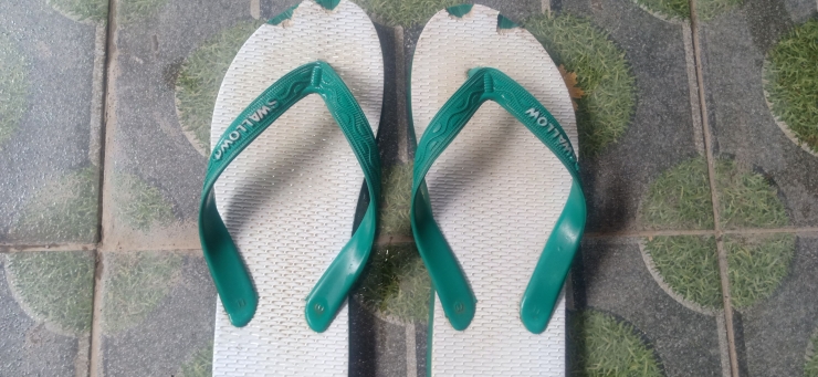Foto Artikel Sandal Jepit Wajib Dibawa Saat Haji Foto Artikel Sandal Jepit Wajib Dibawa Saat Haji