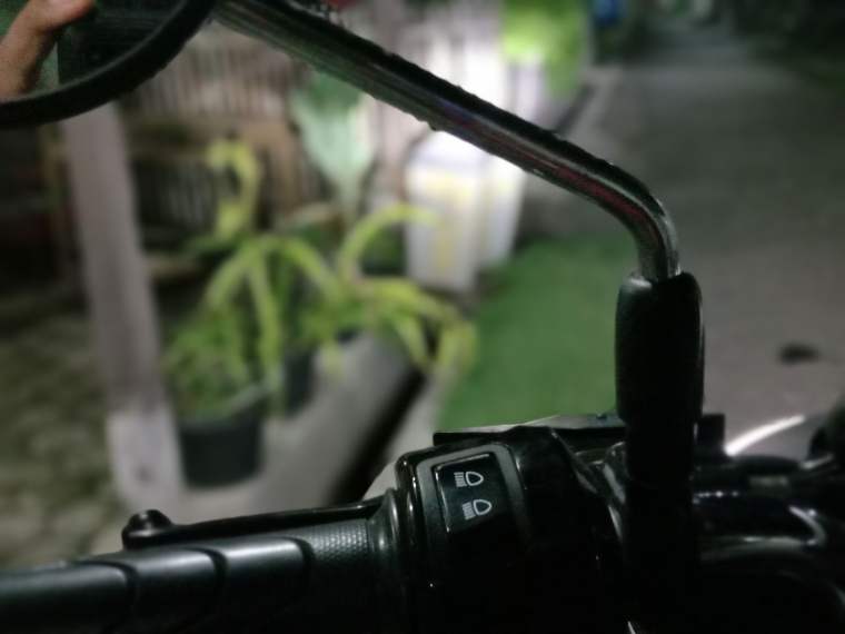 Tombol lampu jauh dan pendek pada sepeda motor | dokpri