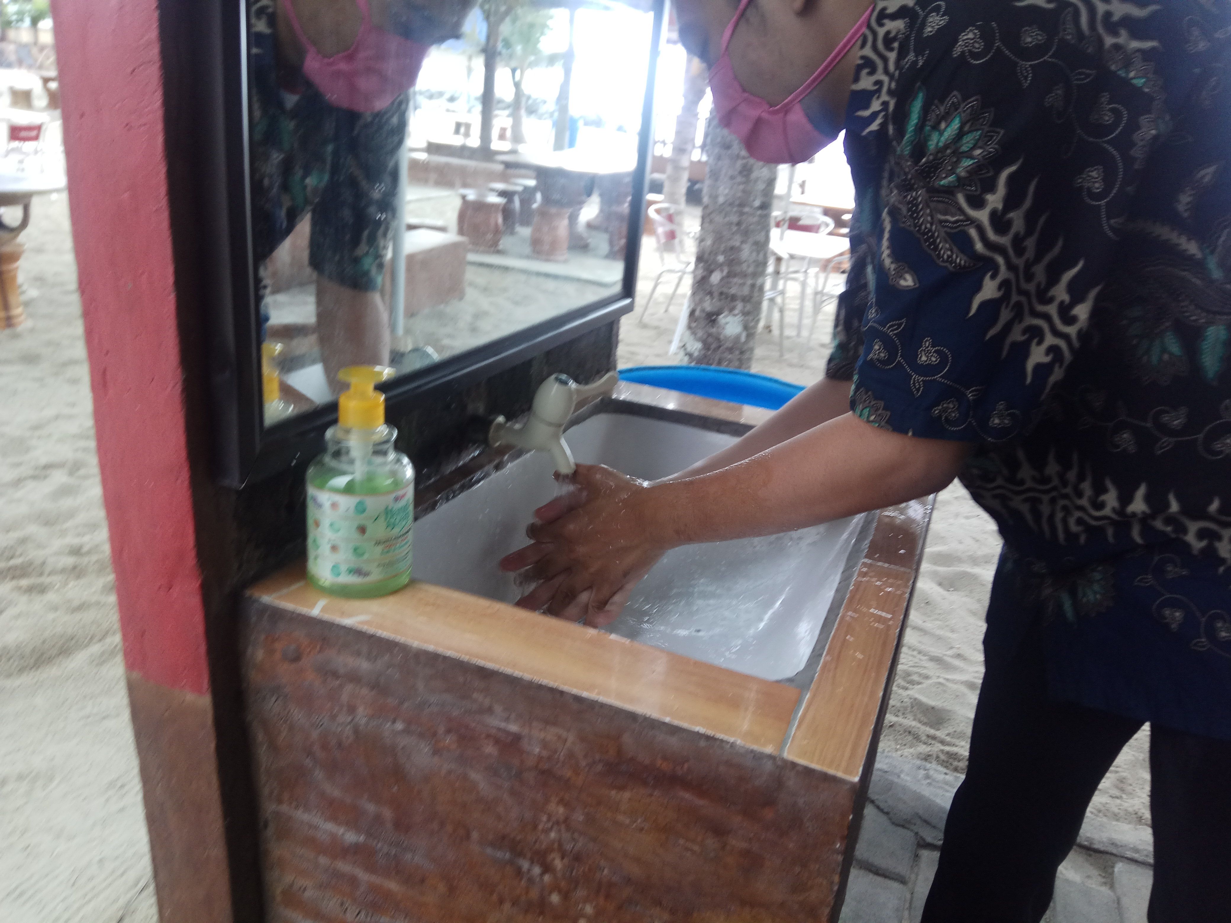 Cuci tangan dulu sebelum menikmati hidangan (dokpri) 