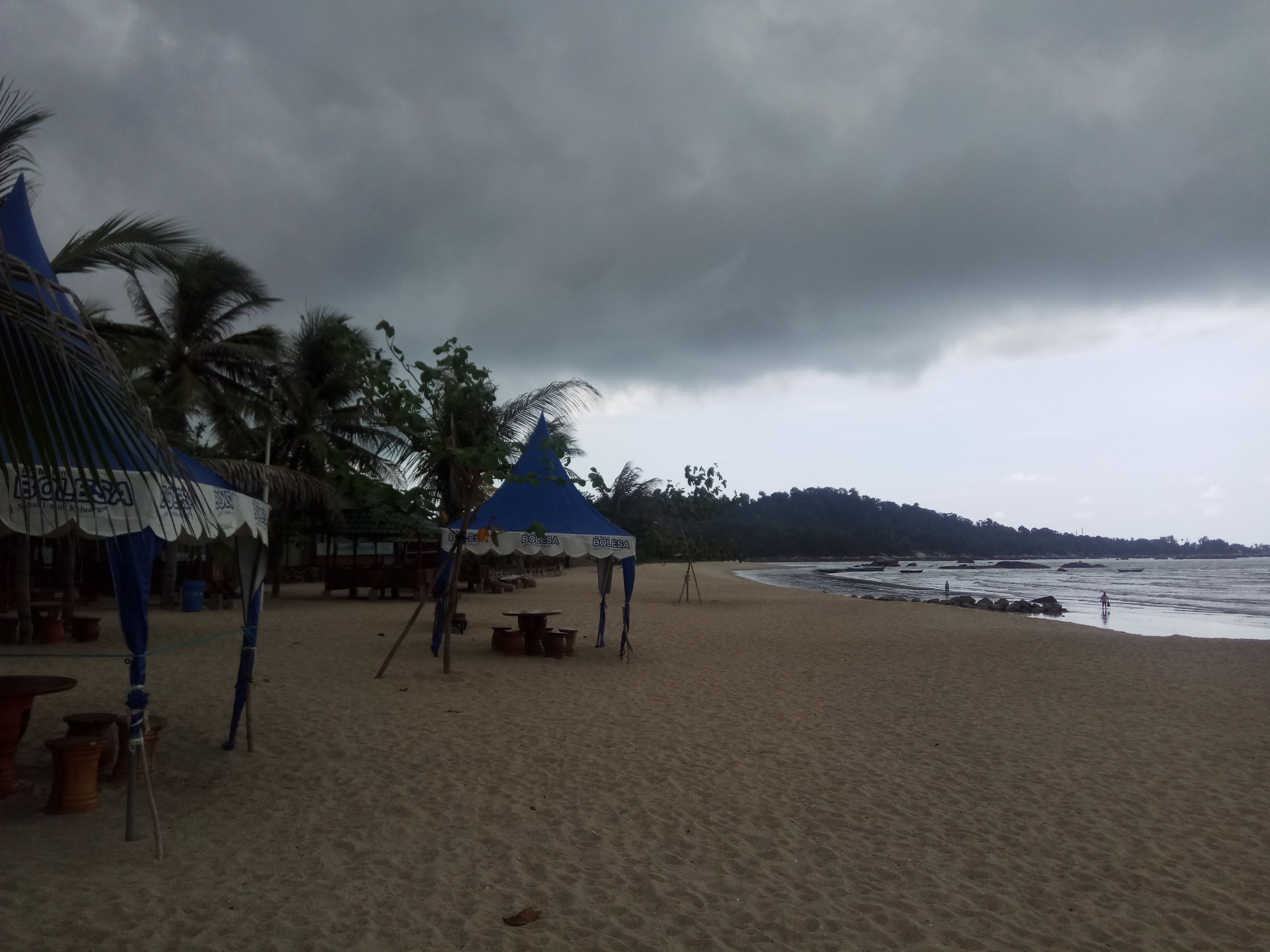 Suasana mendung di pantai Batu Bedaun (dokpri)