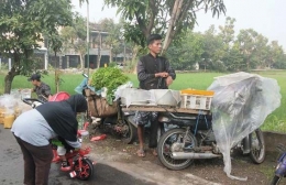 Sejumlah pedagang sempat membuka dasaran--dokpir