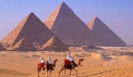 sumber foto : Piramida-di-Mesir-dailymail.co_.uk_