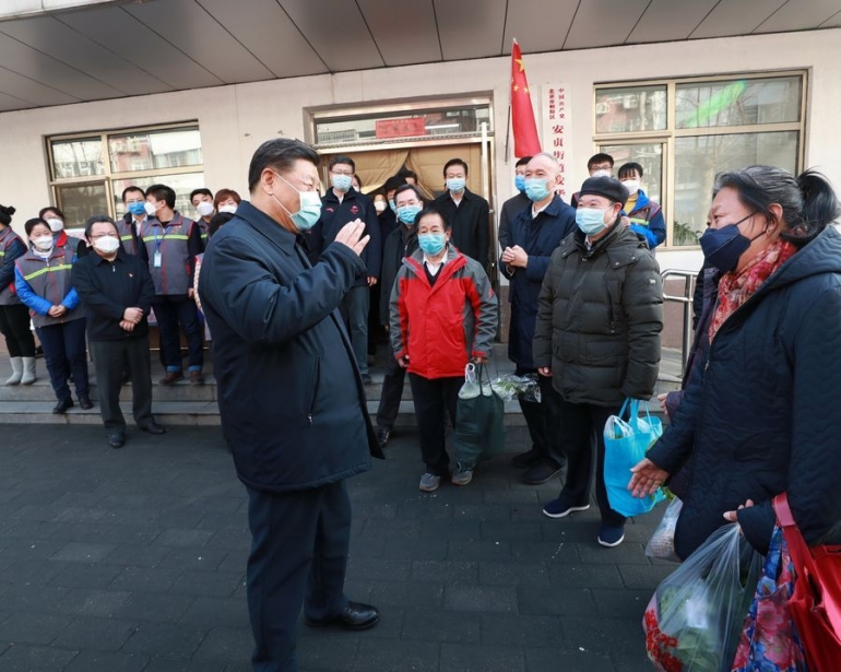 Chinese President Xi Jinping, also general secretary of the Communist Party of China (CPC) Central Committee and chairman of the Central Military Commission, inspects the novel coronavirus pneumonia prevention and control work in Beijing, capital of China, on Feb. 10, 2020. Xi visited Anhuali Community, Chaoyang District of Beijing to learn about the epidemic prevention and control at the primary level and the supply of daily necessities. He also extended regards to residents and community workers. (Xinhua/Pang Xinglei)