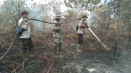TNI - Polri lakukan pemadaman dini agar api tidak meluas-dokpri