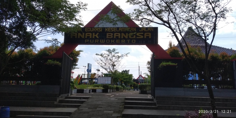 Gapura taman edukasi (Dok.pri)