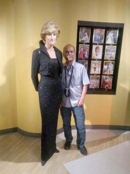 Bersama Lady Diana, saya cuma sebahunya. | dokpri