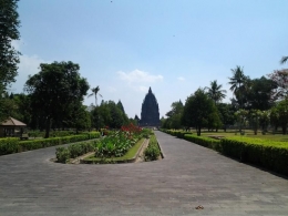 Prambanan (Sumber: Kompasiana.com/elde)